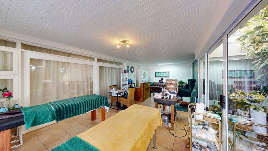 8 Bedroom Property for Sale in Summerstrand Eastern Cape